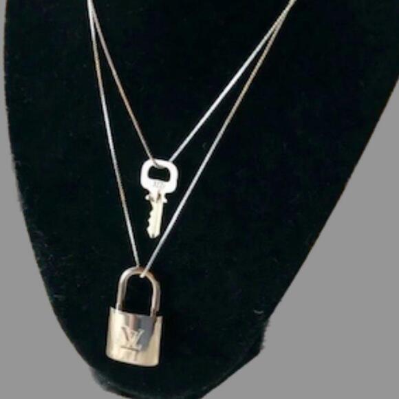 Louis Vuitton Silver Padlock Lock & Key w/Silver Chain (LVXX030) - Picture 3 of 3